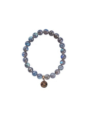Load image into Gallery viewer, Elegant and stylish elastic bracelet with high grade Labradorite gemstones and details in 18k gold-plated 925 sterling silver and brass. 
